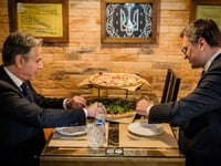 Blinken shares pizza with Ukrainian counterpart in Kyiv visit