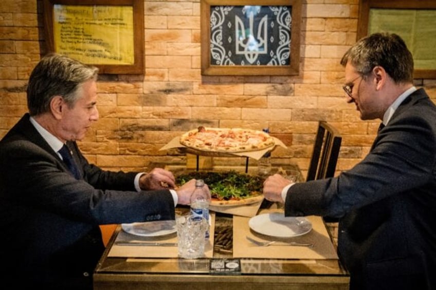 Antony Blinken and Dmytro Kuleba split a meat and a vegetarian pizza at the eatery