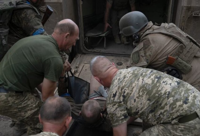 blood and fears the military medics of bakhmut