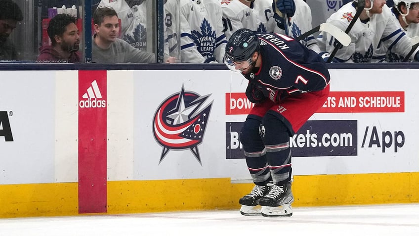 Sean Kuraly skates off