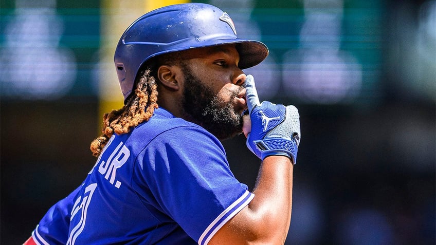 blue jays hang on to beat mariners as closer jordan romano escapes ninth inning jam