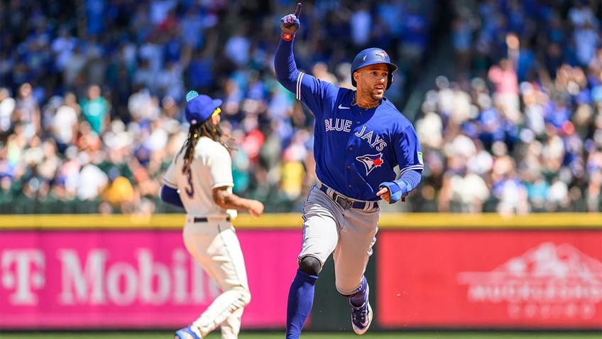 blue jays hang on to beat mariners as closer jordan romano escapes ninth inning jam