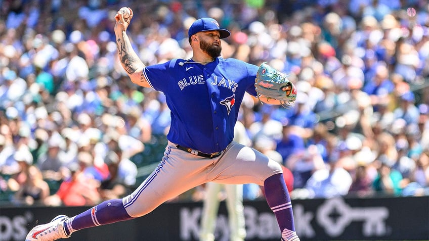 blue jays hang on to beat mariners as closer jordan romano escapes ninth inning jam