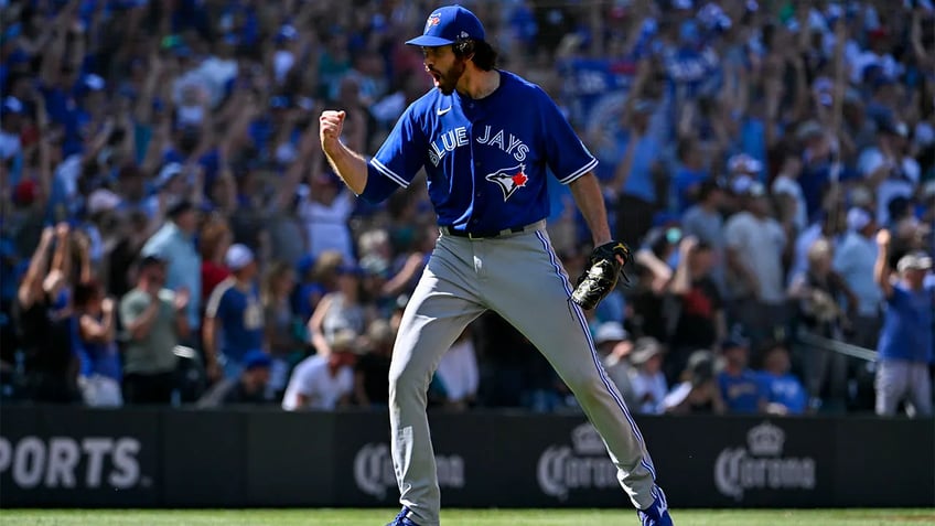 blue jays hang on to beat mariners as closer jordan romano escapes ninth inning jam