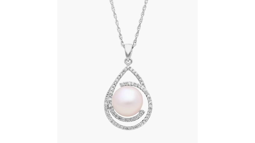 A twist on a classic pearl necklace. 