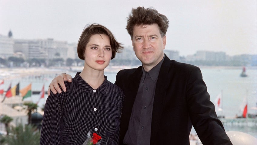 Isabella Rossellini and David Lynch posing together in 1990