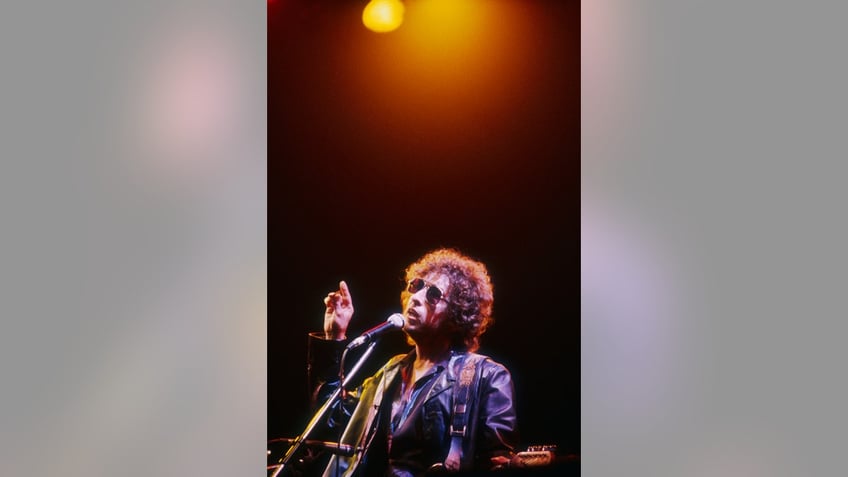 bob dylans faith in christianity survived backlash from fans who missed the old dylan author