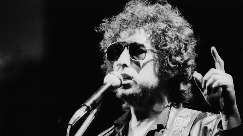 bob dylans faith in christianity survived backlash from fans who missed the old dylan author