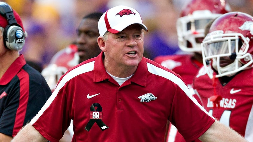 bobby petrino set to return to arkansas as offensive coordinator years after scandal report