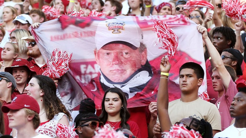 bobby petrino set to return to arkansas as offensive coordinator years after scandal report