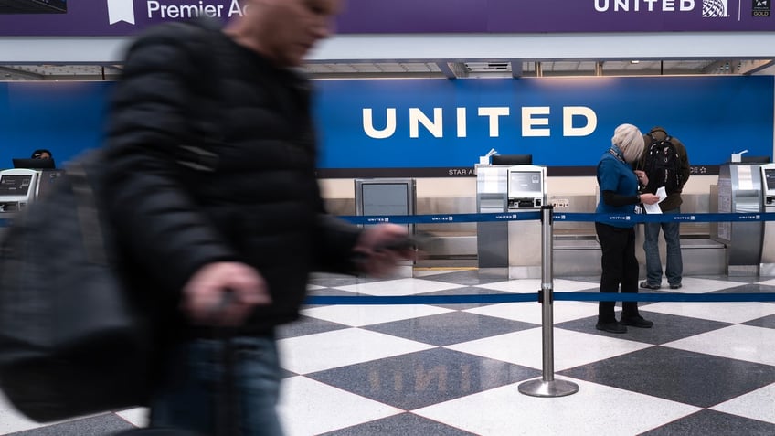 United Airlines counter