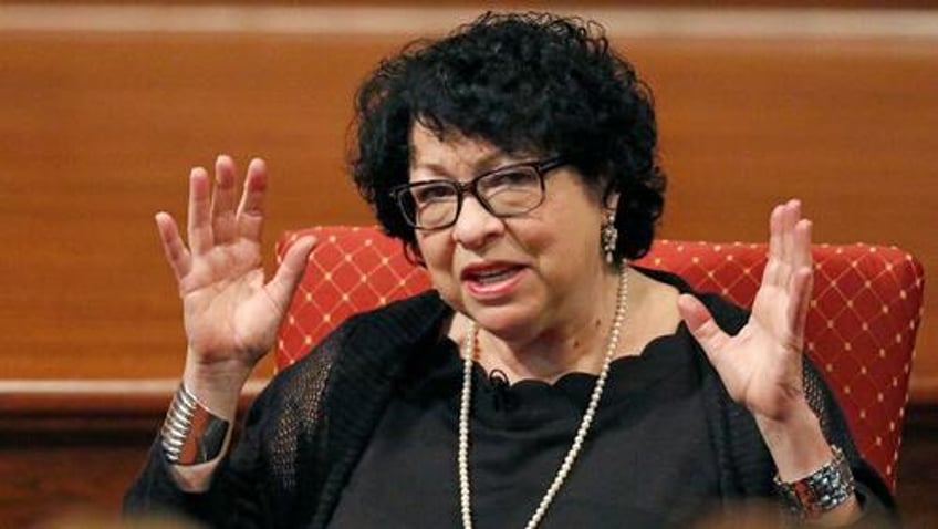 bodyguard for anti gun supreme court justice sotomayor shoots at would be carjacker