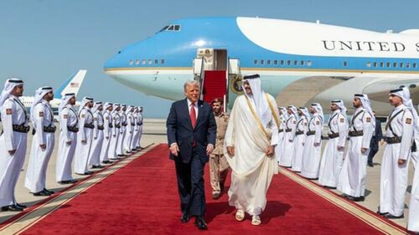 boeing scores largest ever order as dealmaking trump tours gulf states