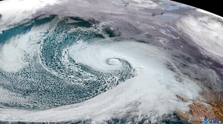 bomb cyclone blasts pacific northwest cutting power to over 600000 in washington