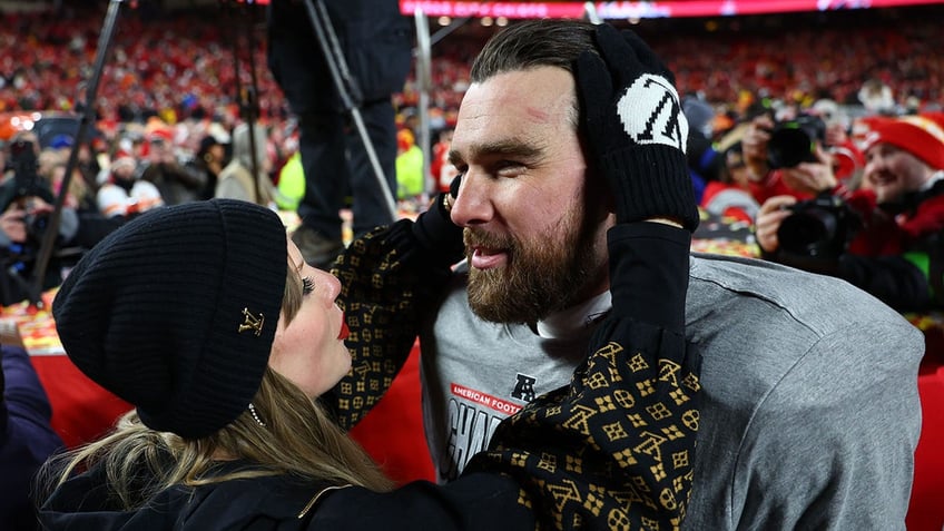 Taylor Swift and Travis Kelce celebrate on field