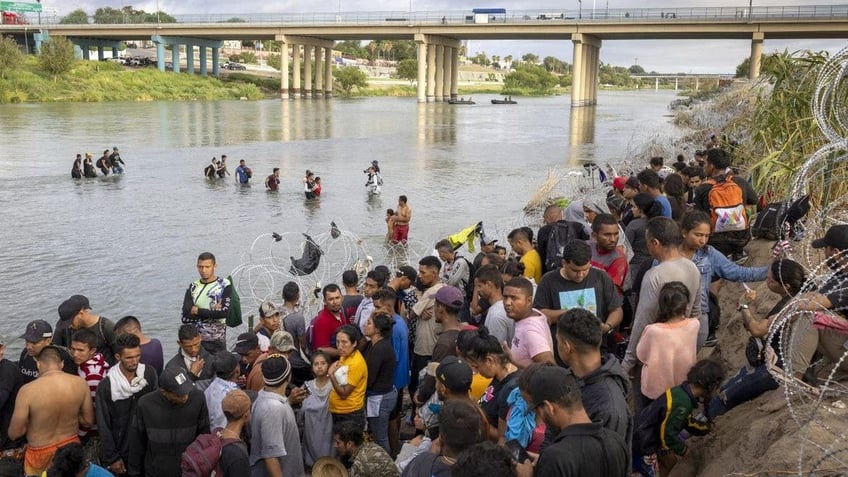 border agents across us asked to virtually process migrants amid surge at southern border report