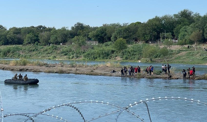 border chief makes surprise visit to texas migrant crisis