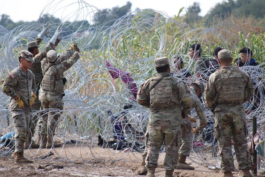 border chief makes surprise visit to texas migrant crisis