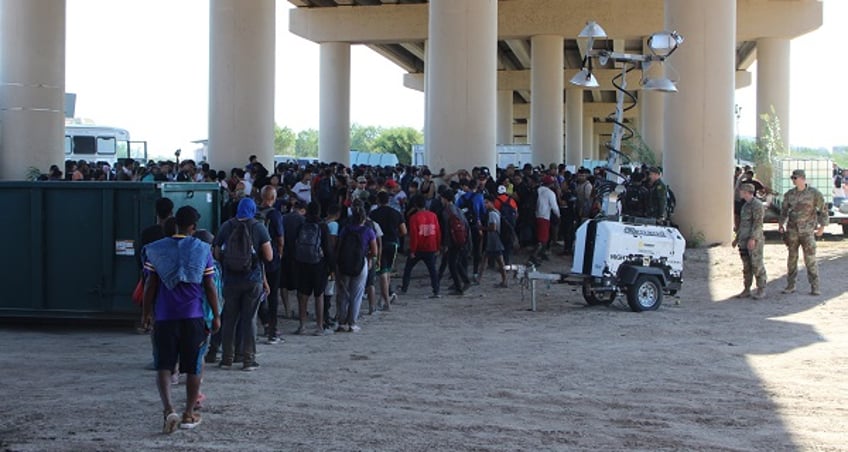 border chief makes surprise visit to texas migrant crisis
