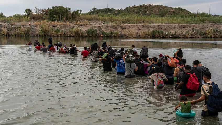 border patrol clocking 1000 known gotaways per day over 23k people in october cbp sources say