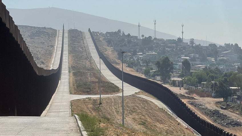 Border wall