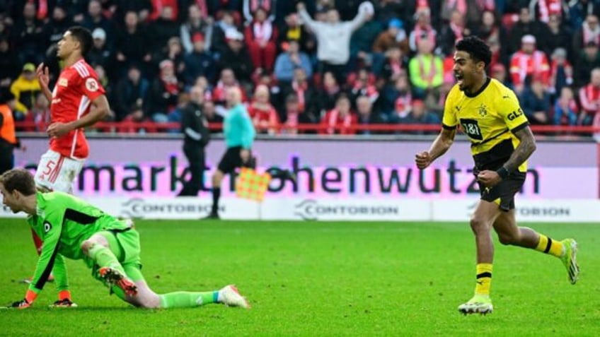 Ian Maatsen (R) celebrates against Union Berlin