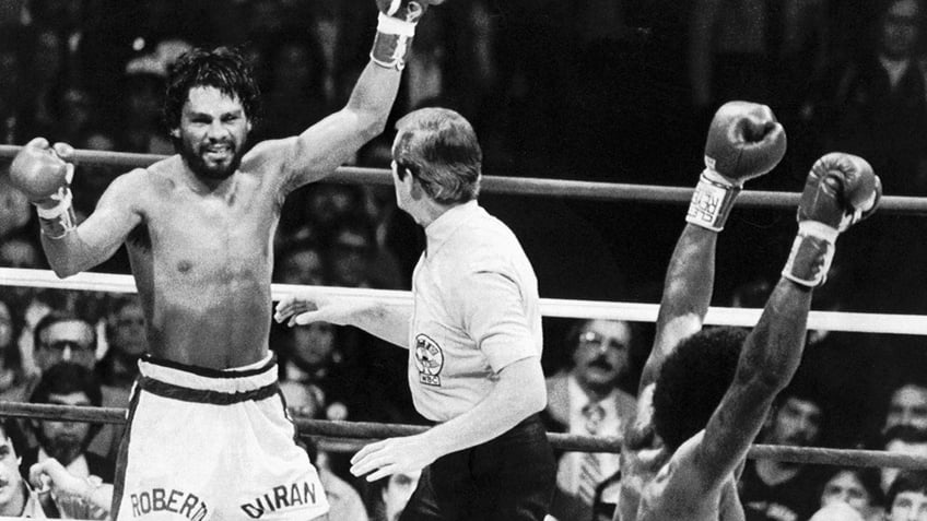 Roberto Duran loses a bout