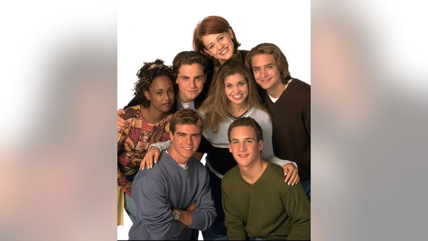 boy meets world star matthew lawrence reflects on childhood fame it wasnt always easy