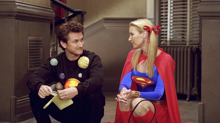 Sean Penn and Lisa Kudrow in "Friends"