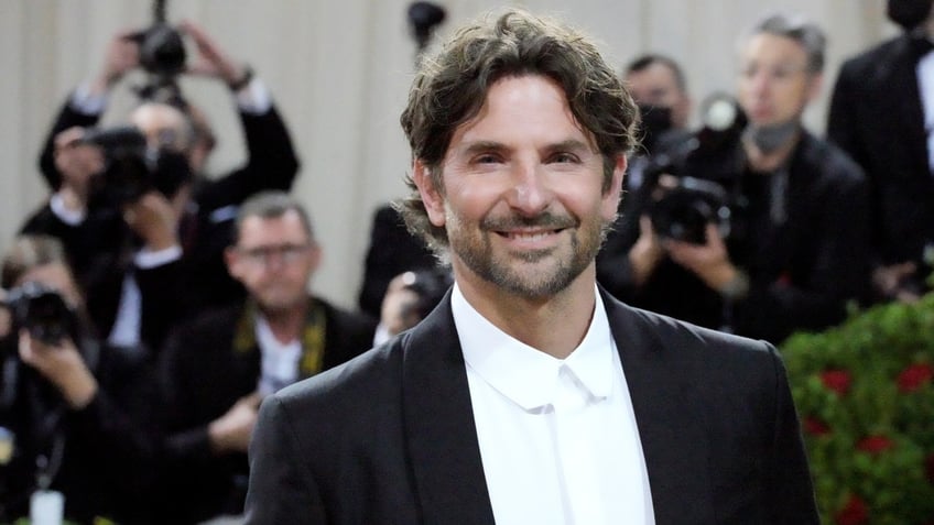 bradley cooper responds to critics of prosthetic nose in leonard bernstein biopic had to do it