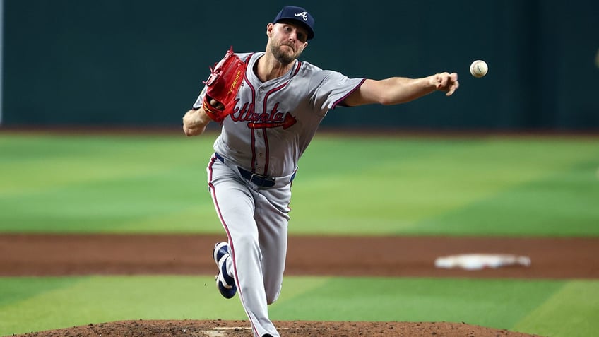 Chris Sale throws pitch