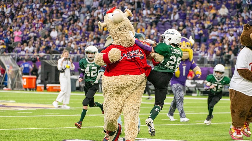 braves mascot channels derrick henry with brutal stiff arm on youth football player during vikings halftime