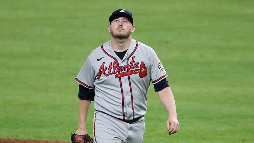 braves pitcher calls out phillies manager rob thomson after criticism if you dont like it stop it