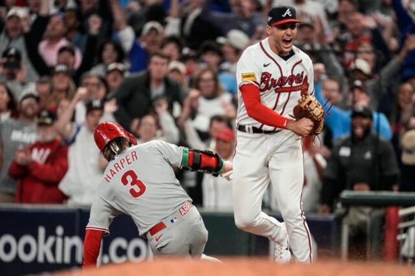 braves rally for 5 4 win over phillies on darnaud riley homers and game ending double play