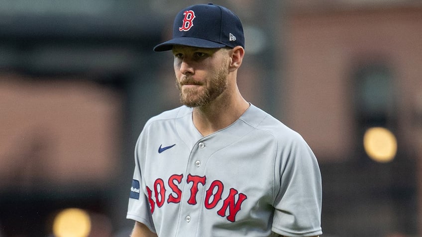 Chris Sale walks off the mound