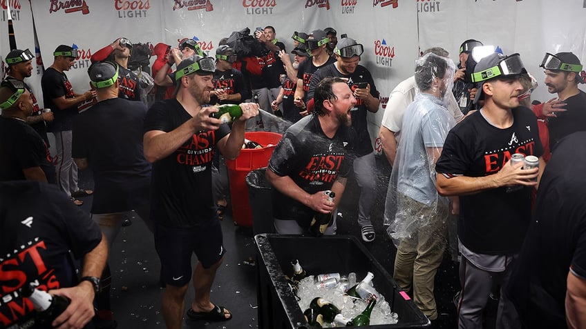 braves win sixth straight nl east title first team to punch ticket to mlb postseason