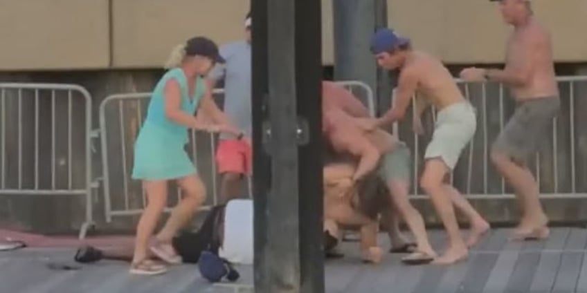 brawl at montgomery alabama riverfront dock caught on video