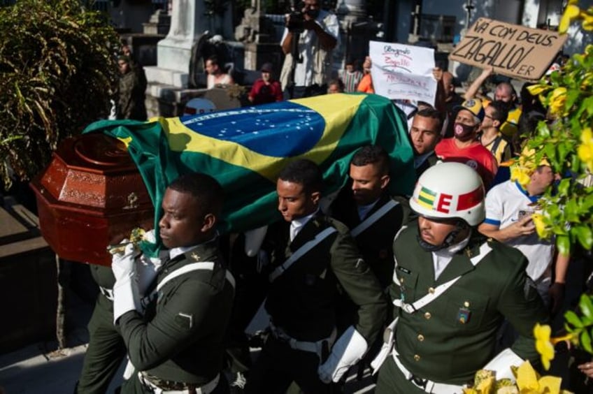 Police officers carry the coffin of Brazilian football legend Mario Zagallo during his burial at the Sao Joao Batista cemetery in Rio de Janeiro