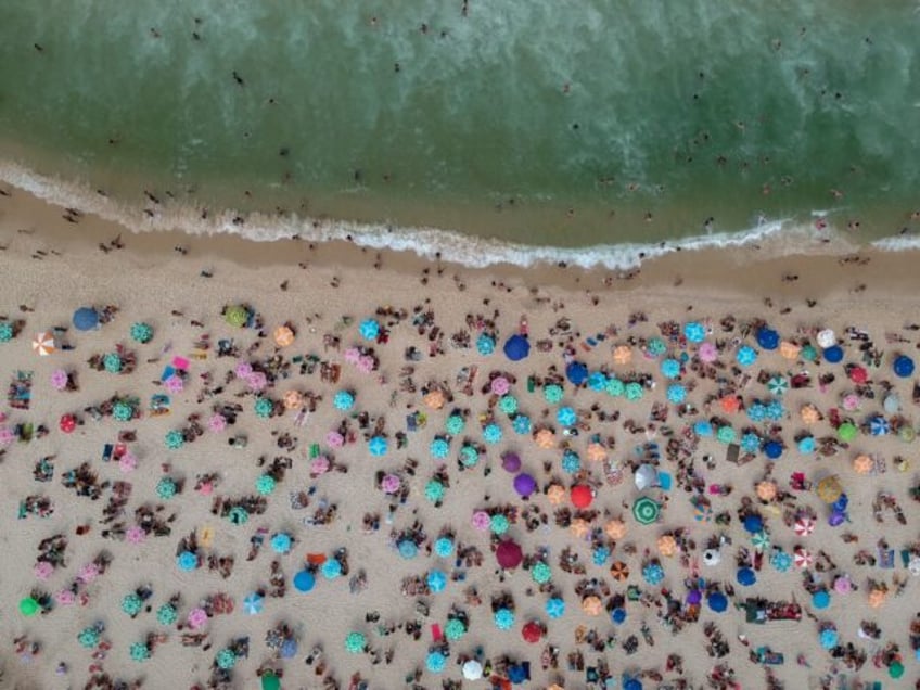brazils idyllic copacabana rocked by crime vigilantes