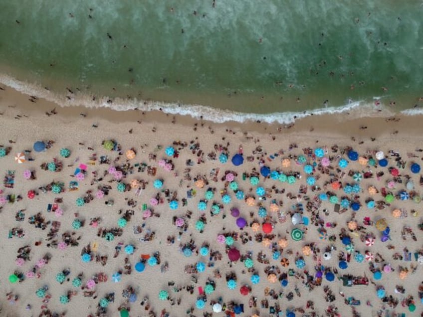 brazils idyllic copacabana rocked by crime vigilantes