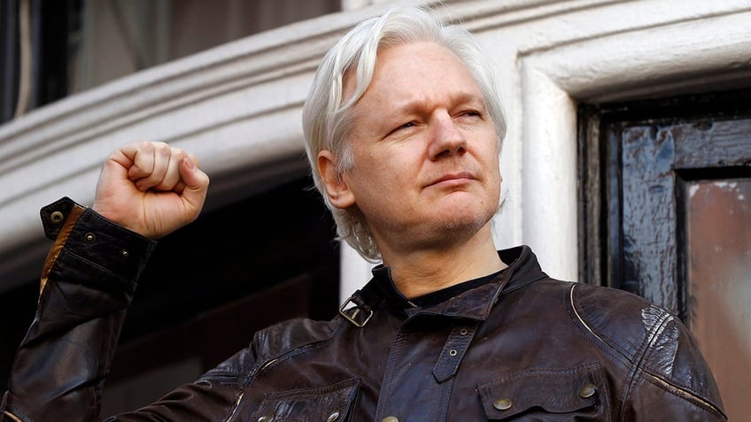 brazils president says julian assange cant be punished for informing society in a transparent way