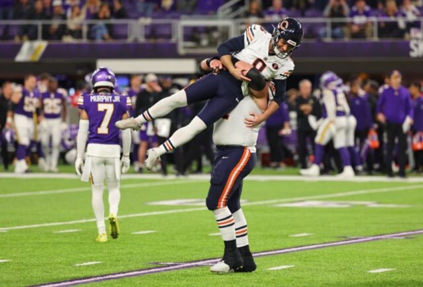 brazils santos hits four field goals as nfl bears upset vikings