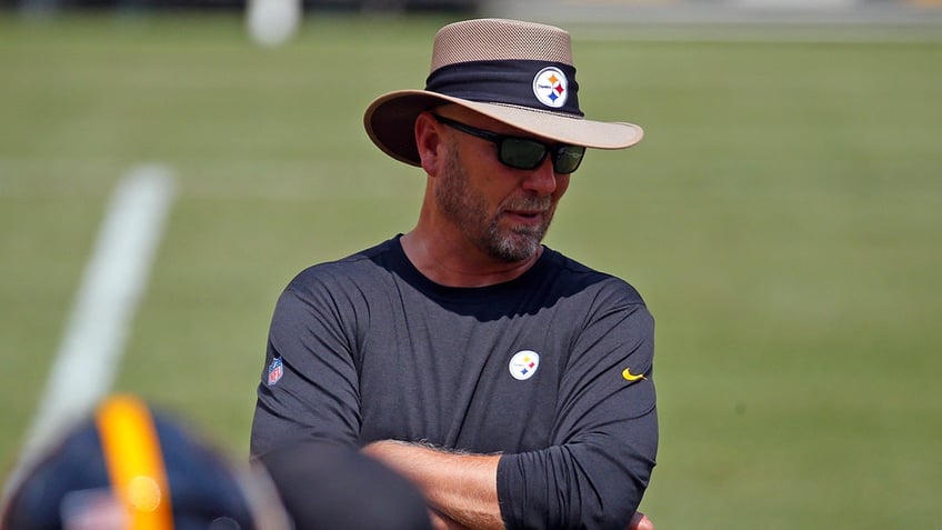 breaking bad star urges steelers to fire offensive coordinator matt canada get the f out of pittsburgh