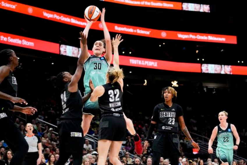 breanna stewart edges aja wilson for ap wnba player of the year honors by 1 vote