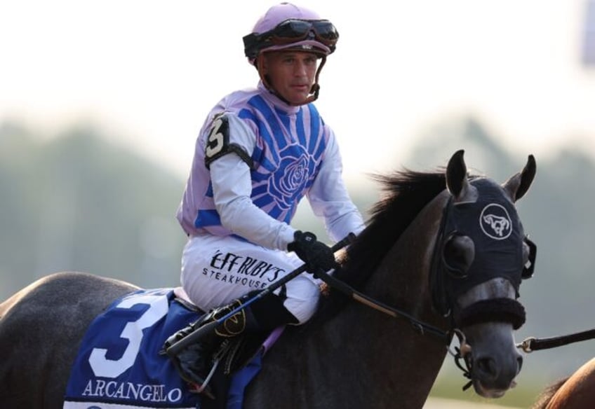 breeders cup horse dies belmont winner arcangelo out