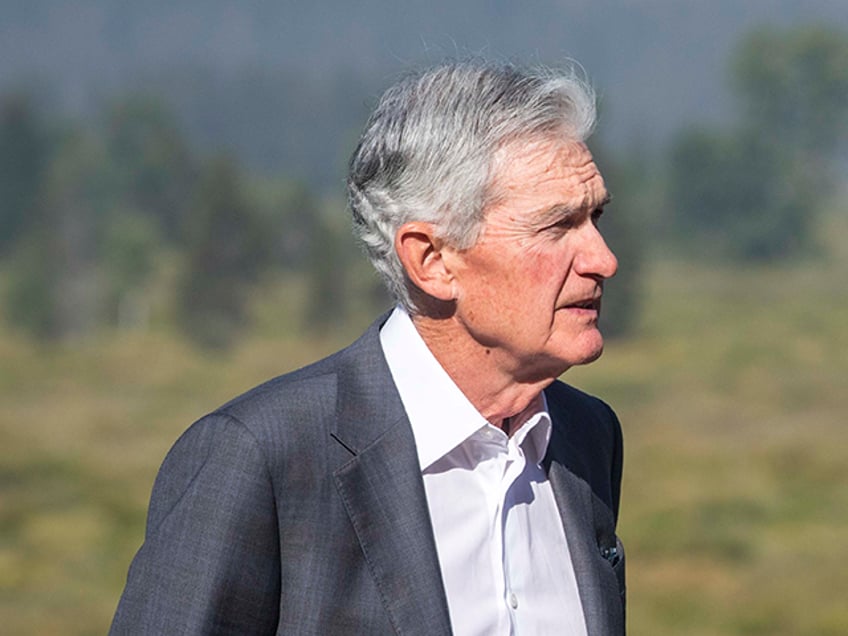 Federal Reserve Chairman Jerome Powell, left, talks with Governor of the Bank of Canada Ti