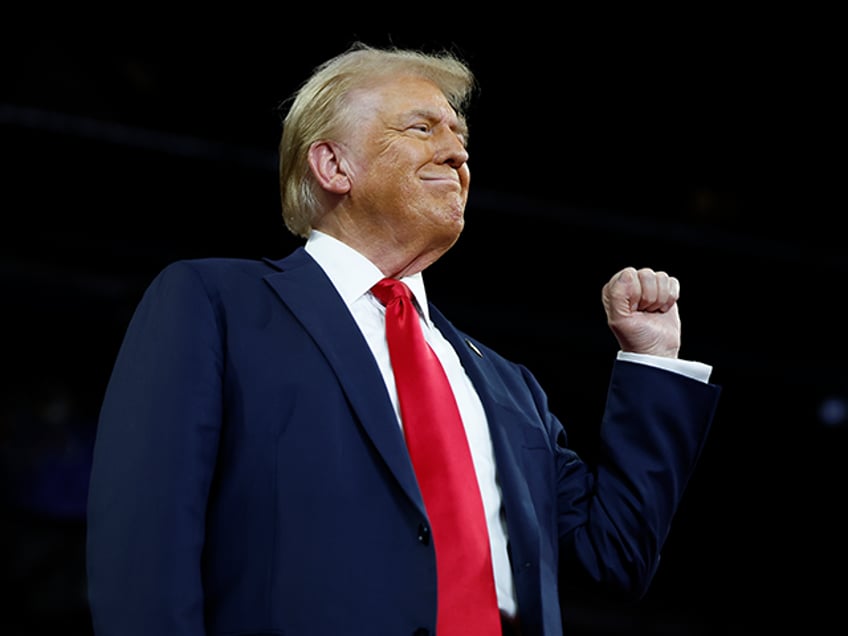 READING, PENNSYLVANIA - OCTOBER 09: Republican presidential nominee, former U.S. President