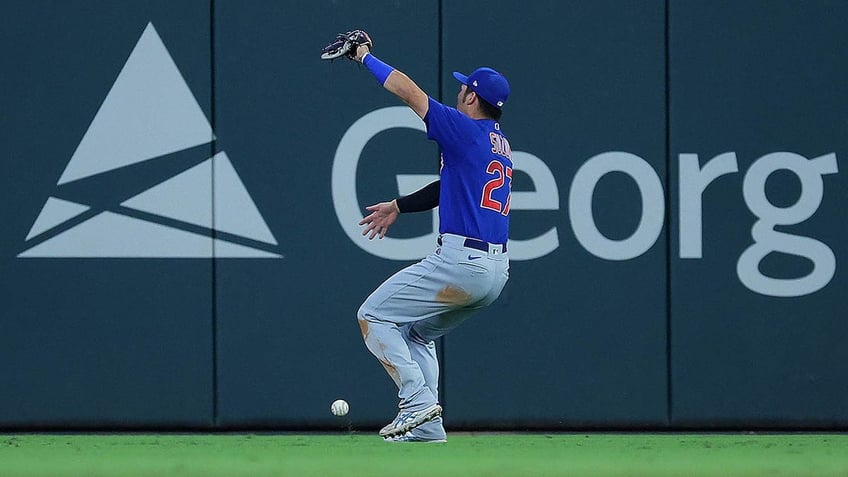 brewers clinch nl central courtesy of cubs meltdown against braves outfielder commits error on routine fly