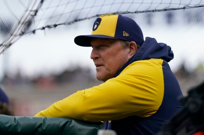 brewers promote bench coach pat murphy to take over as manager after craig counsells departure