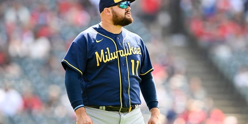 brewers rowdy tellez to undergo surgery on finger after injuring himself in pregame workouts